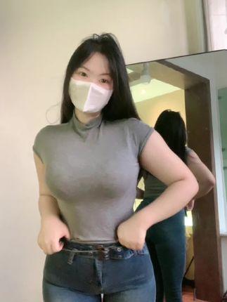 微密圈爆火可爱的肉巴新作，她的身材与风格让人无法抗拒