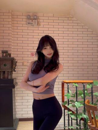 一只树懒的图片包合集，她的资源在哪里可以找到