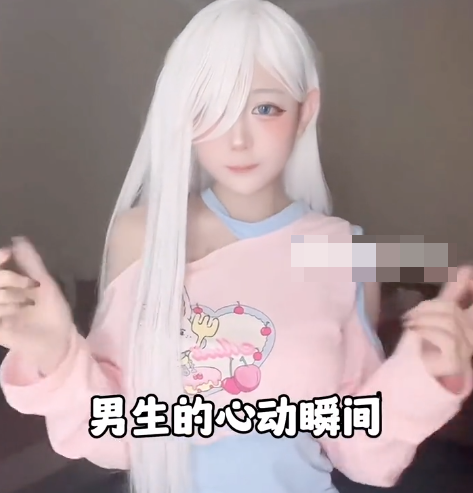 小以很乖展现保龄球技巧成为微密圈保龄球冠军