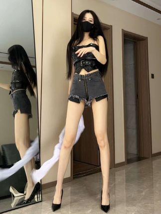 唐十七现实照片曝光，探秘她的真实生活