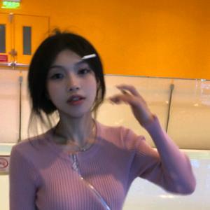 抖音美女晴天小猪本猪的时尚穿搭,文案与颜值的完美结合 抖音美女晴天小猪本猪的时尚穿搭,文案与颜值的完美结合