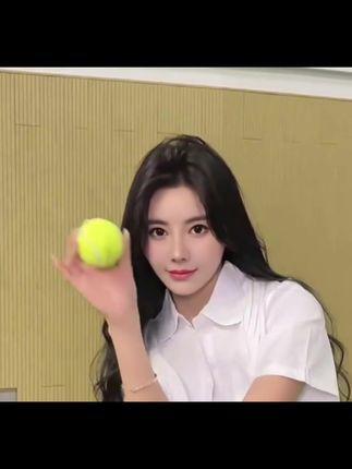 猪小七内衣炸街,猪小七内衣炸街性感与时尚的完美结合 猪小七内衣炸街,猪小七内衣炸街性感与时尚的完美结合