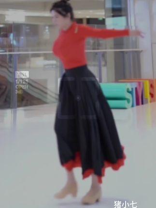 猪小七内衣炸街,猪小七内衣炸街性感与时尚的完美结合 猪小七内衣炸街,猪小七内衣炸街性感与时尚的完美结合