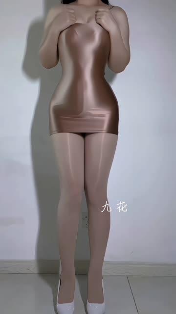 张思允Nice制服写真套图，微密圈独家内容