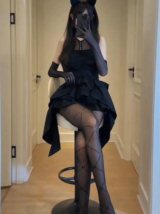 猫梨梨早期视频回顾，她的初期作品有哪些特点？