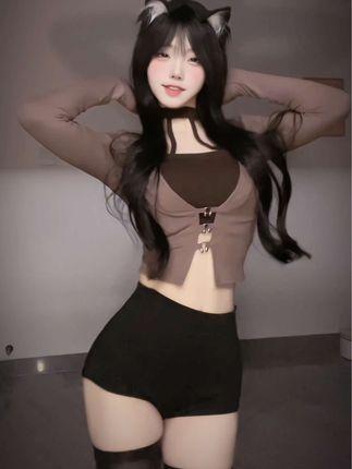 抖音童锣烧微密圈作品图片欣赏，大长腿穿搭展现时尚与美丽的结合