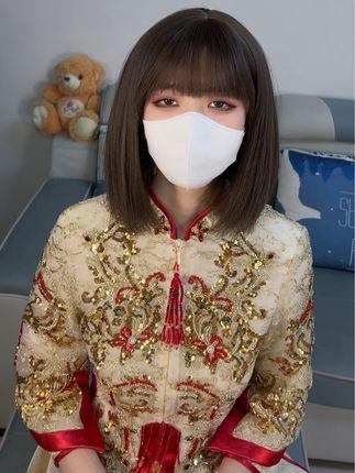 抖音博主白龙猫女微密圈作品发布红底极光造型，不失优雅