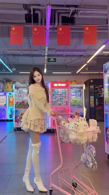 抖音小萌子游泳视频分享(胶原蛋白肌肤的小萌子) 抖音小萌子游泳视频分享(胶原蛋白肌肤的小萌子)