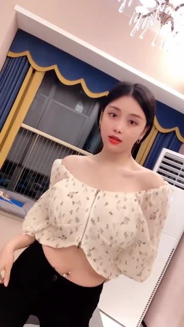 抖音奶雯微密圈照片合集，微笑的文文weme圈视频汇总