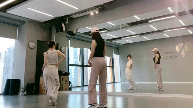 抖音奶雯微密圈照片合集，微笑的文文weme圈视频汇总