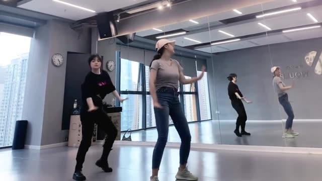 抖音奶雯微密圈照片合集，微笑的文文weme圈视频汇总