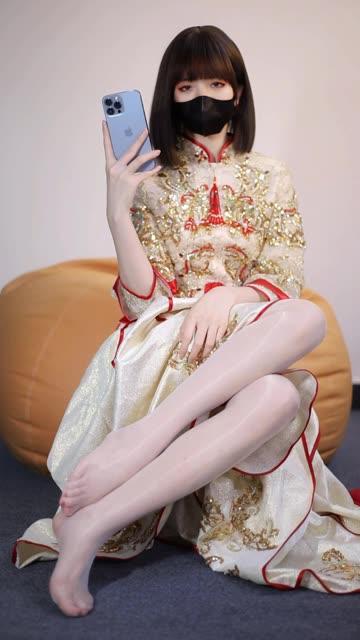 白龙猫女的足底复古造型火了,粉嫩足底与黑丝丝袜的完美结合 白龙猫女的足底复古造型火了,粉嫩足底与黑丝丝袜的完美结合