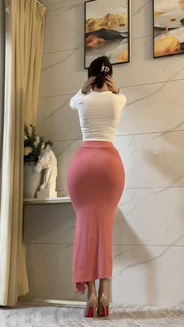 小酒伏特加微密圈的时尚穿搭，演绎个性展现魅力