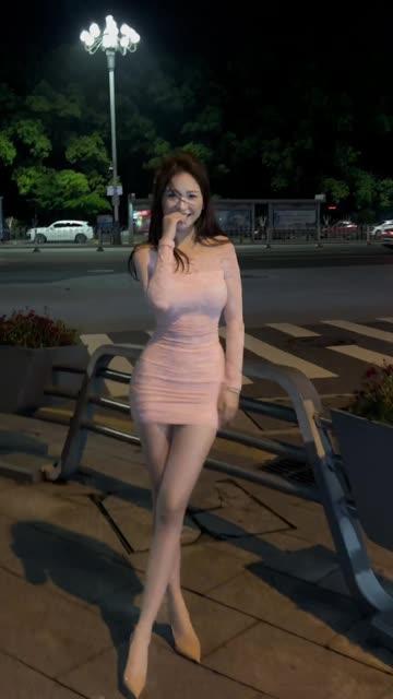 小酒伏特加微密圈的时尚穿搭，演绎个性展现魅力